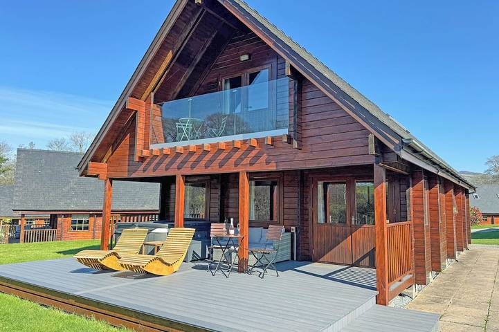 Cottage for 7 people, with hot tub and garden in Llanbedr