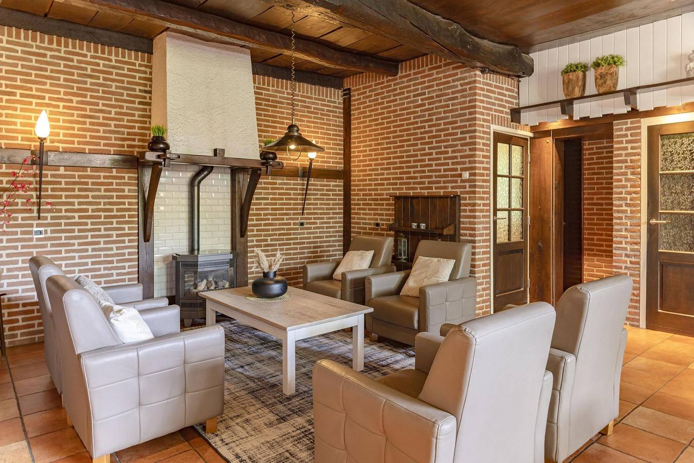 Authentische 14-Personen-Gruppenunterkunft mit Hottub in Twente in Losser, Twente