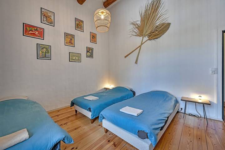 La Maison des Vendangeurs***, Gîte with swimming pool and bicycles in Beaucaire, Nimes region
