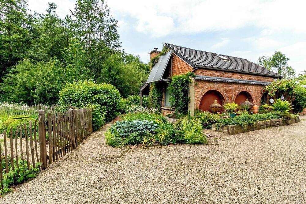 Cozy cottage in garden park — large parking, accessible & self check-in in Heverlee, Leuven