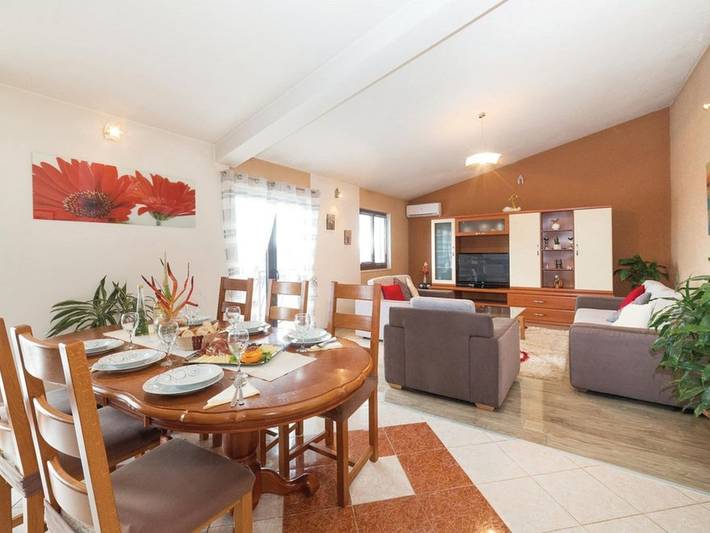 Ferienhaus für 11 Personen, mit Pool in Kaštela