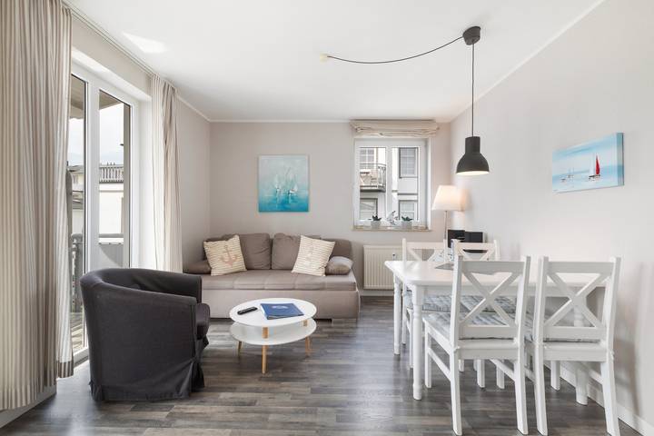 Apartamento entero, Apartamento 'Haus Buskam 29 - Räder Erlebnisbad' con vistas al mar, balcón y Wi-Fi in Göhren, Rügen