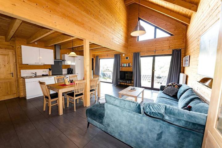 Ferienhaus für 6 Personen, mit Whirlpool und Terrasse sowie Sauna und Seeblick in Rieden (Eifel)