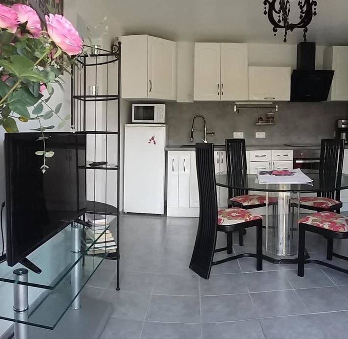 Location de vacances pour 2 personnes, avec piscine ainsi que vue et jardin, animaux acceptés à Restinclières - 3