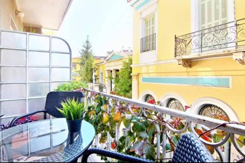 Entire apartment, Magnificent apartment in Plaka in Central Section of Athens, Athens