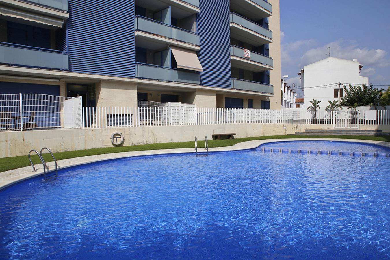 Apartamento entero, At259 Costa Coral: Moderno apartamento con piscina a 300 m de la playa in Torredembarra, Costa Dorada