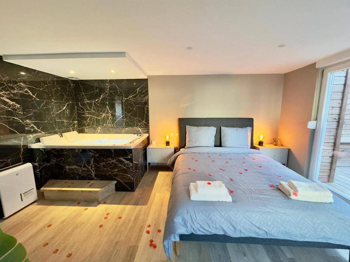 Appartement entier, Suite Romantique - Balneo Privé - Parking in Cuincy, Département Nord