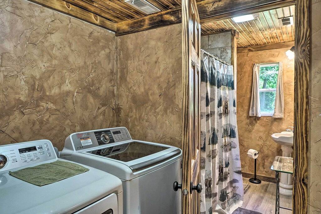 Log Cabin for 8 Guests in Table Rock Lake, Ozark Mountains