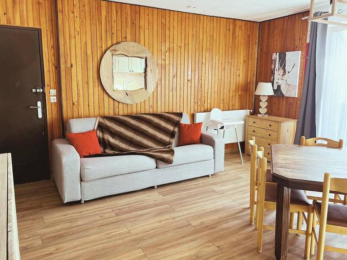 Gîte pour 6 personnes, avec terrasse ainsi que jardin et vue dans La Quillane