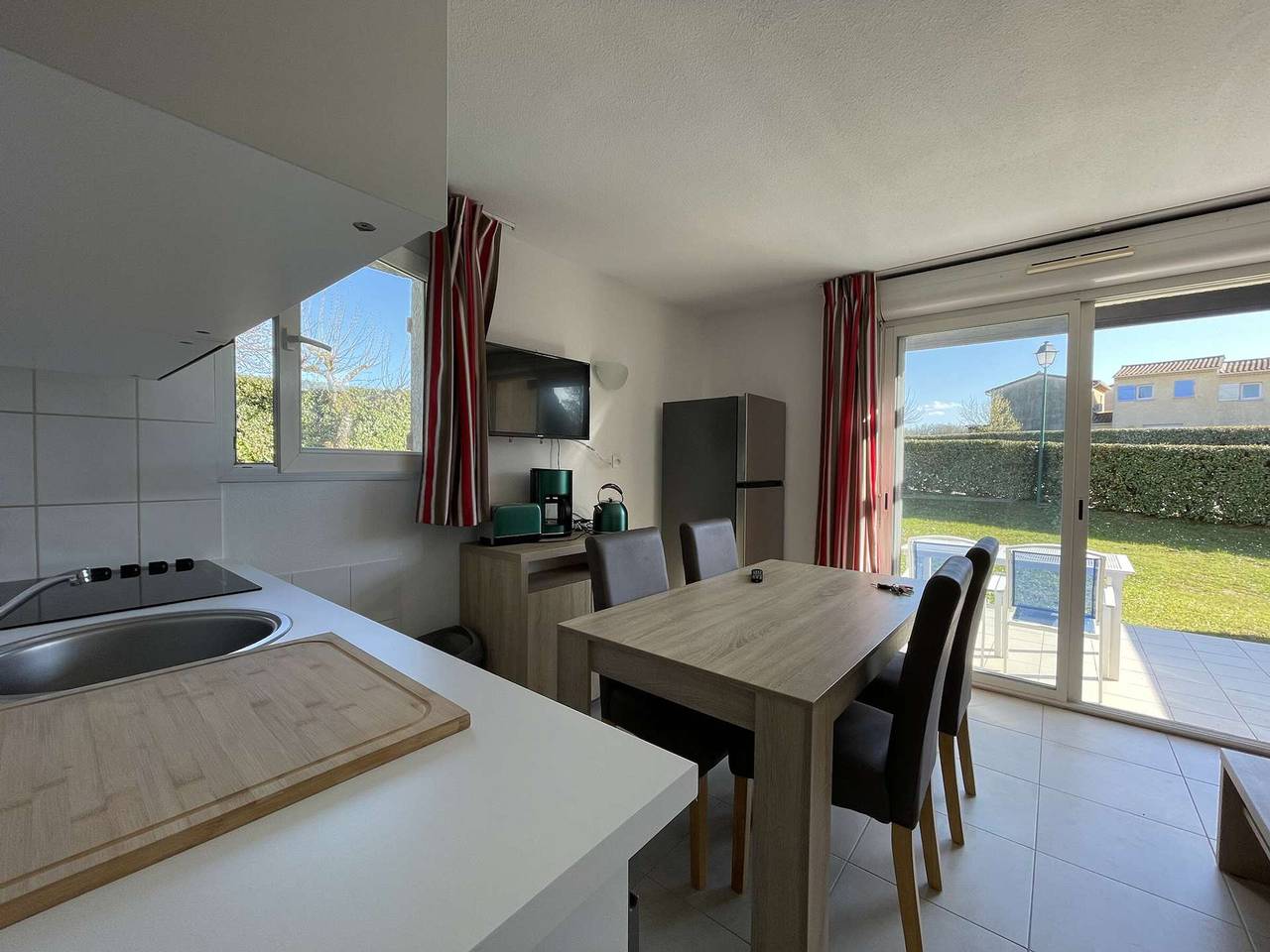 Casa con Terraza, Aire Acondicionado y Piscina - Salavas in Salavas, Ardèche