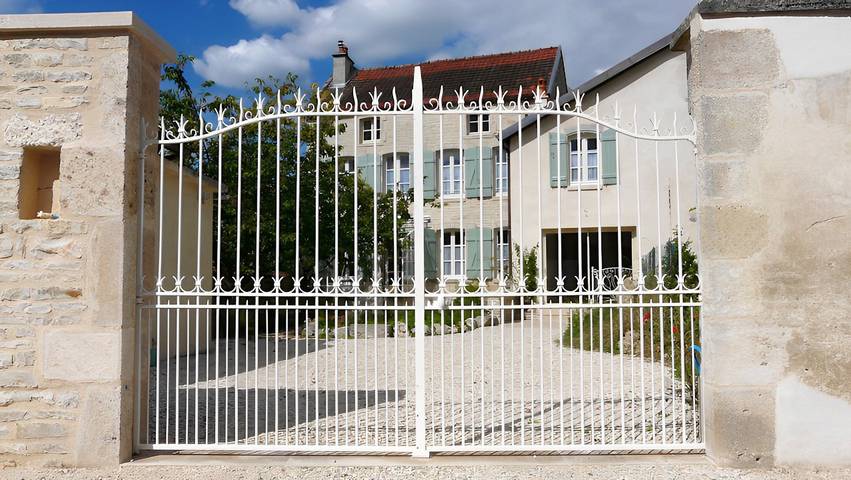 Chambre d’hôte pour 2 personnes, avec Jardin dans Molesme