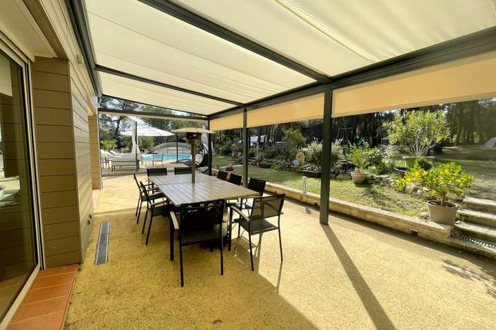 Location de vacances pour 8 personnes, avec piscine ainsi que jardin et terrasse, adapté aux familles à Lambesc - 4