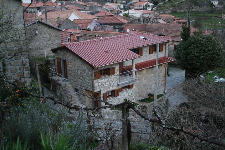 Gîte pour 4 personnes, avec balcon et vue dans Campo Do Gerez