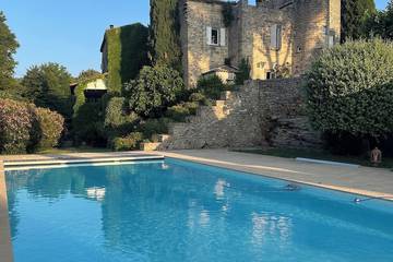 Château pour 25 personnes, avec piscine dans le Gard