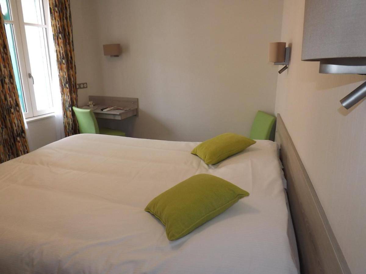 Twin Room in Moulins, Allier