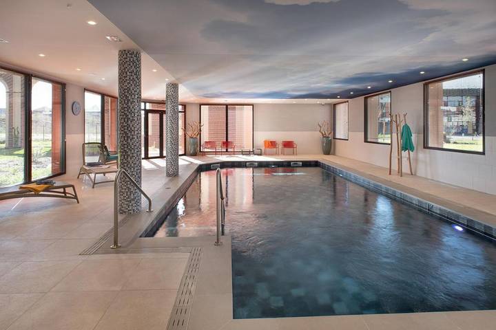 Appart’hôtel pour 2 personnes, avec Balcon et Jacuzzi ainsi que Terrasse et Jardin
