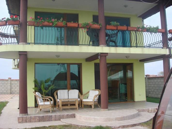 Ferienhaus für 8 Personen, mit Balkon und Whirlpool sowie Terrasse und Garten in Bulgarien - 4