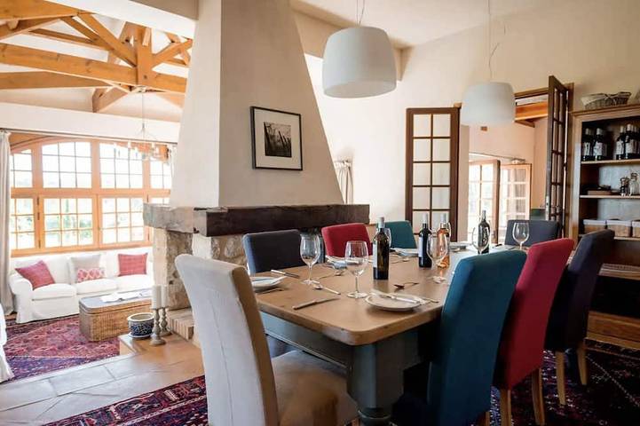 Location de vacances pour 12 personnes, avec terrasse ainsi que jardin et piscine, animaux acceptés à Villeneuve-de-Duras