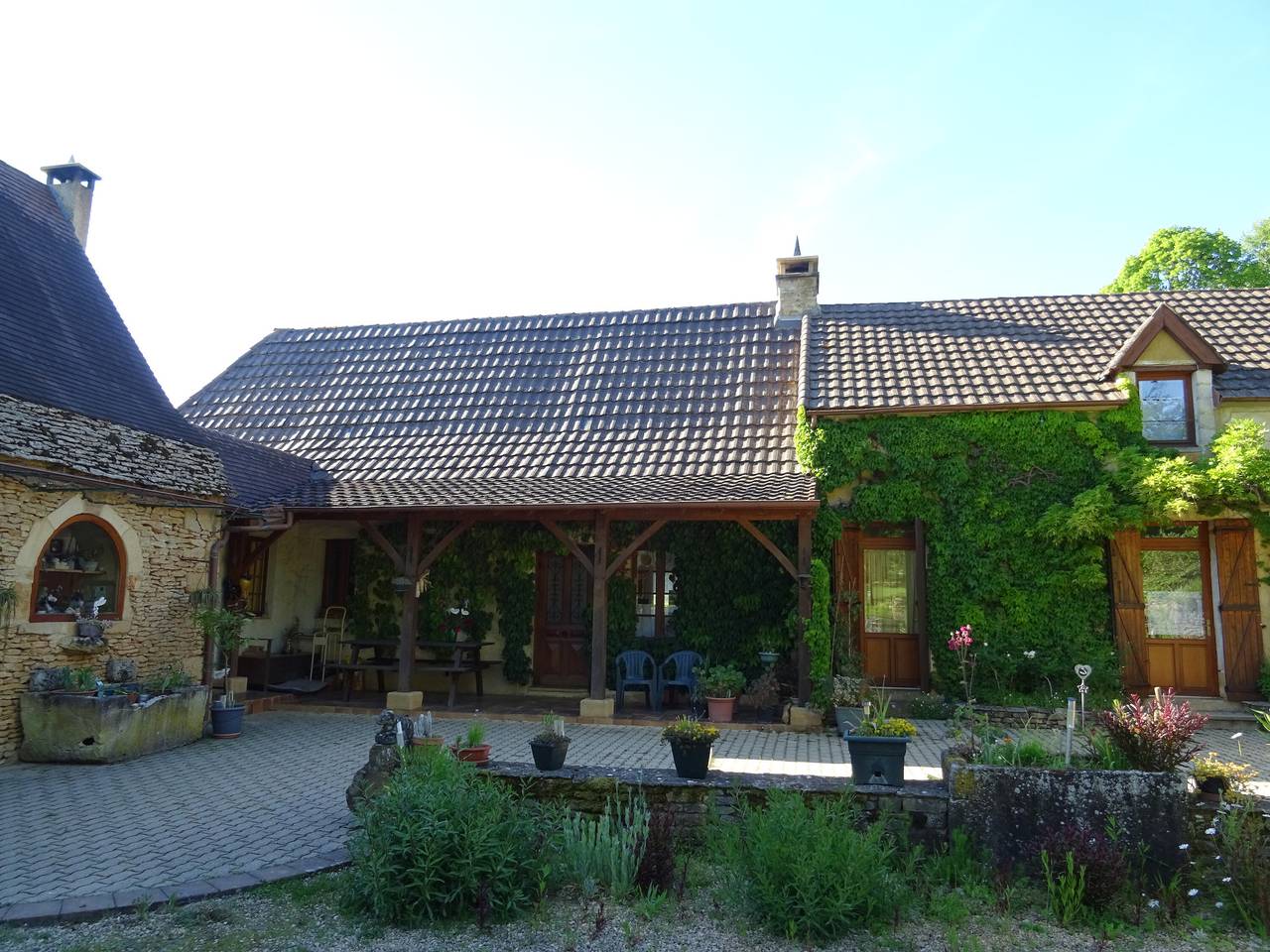 Maison de Vacances Périgourdine - 2 Chambres in Saint-Geniès, Périgord Noir