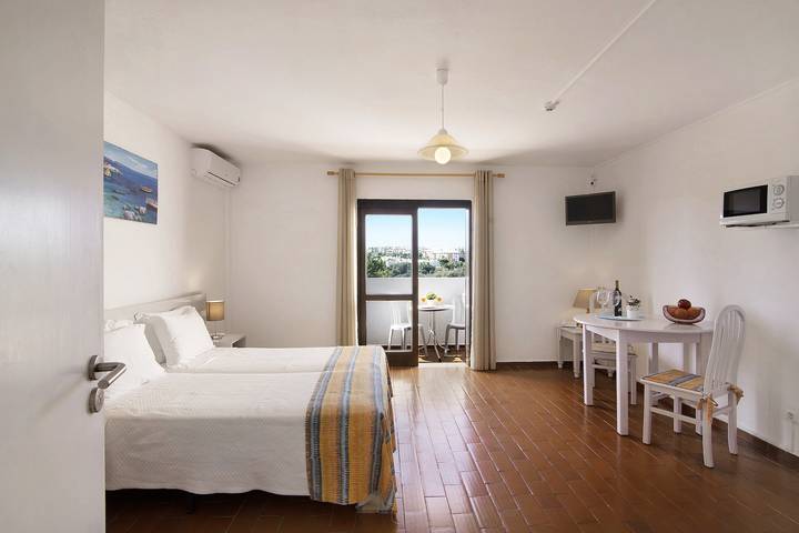 Ganze Wohnung, Einzimmer-Apartment "Balaia Sol Studio I" mit Pool, Klimaanlage und Garten in Albufeira e Olhos de Água, Faro Distrikt