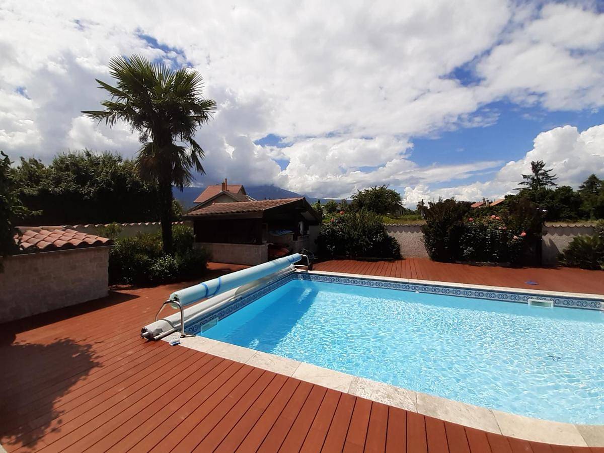 Double Room with Pool View in Jarrie, Isère