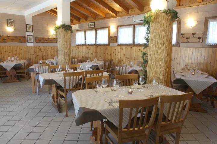 Location de vacances pour 3 personnes, avec Terrasse ainsi que Jardin et Vue à Maniago