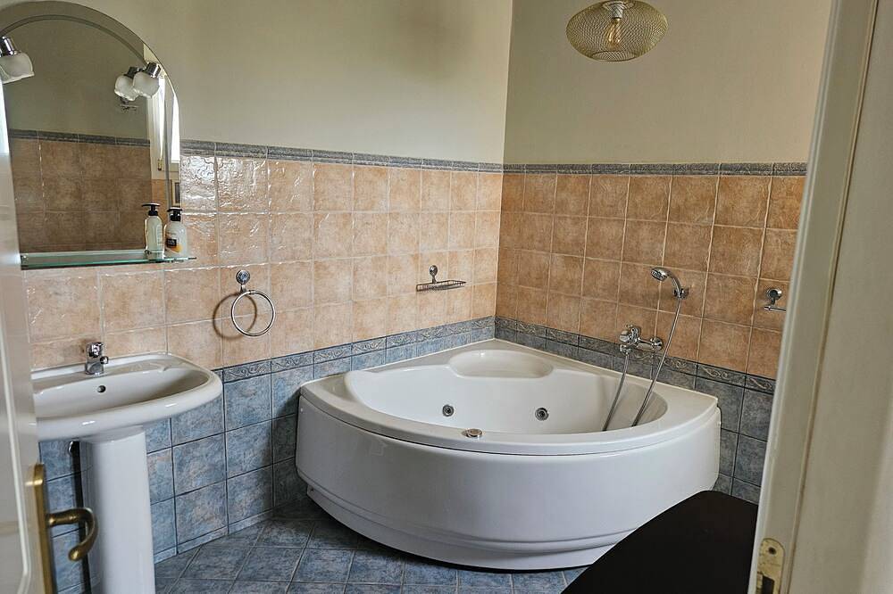 Villa Armonia A by Corfu Stay Solutions, Villa in Agios Georgios, Korfu