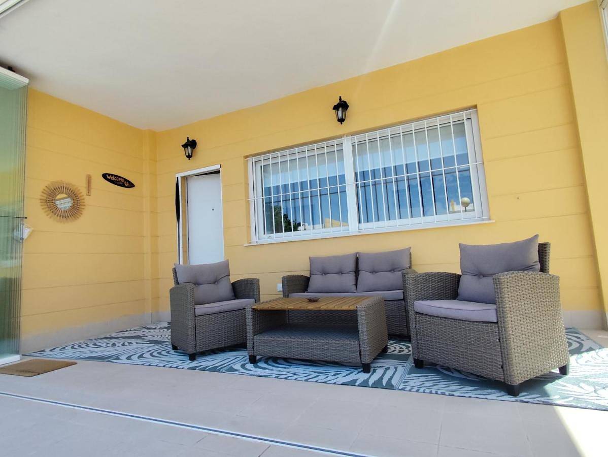Chalet adosado acogedor Busot in Busot, Costa Blanca