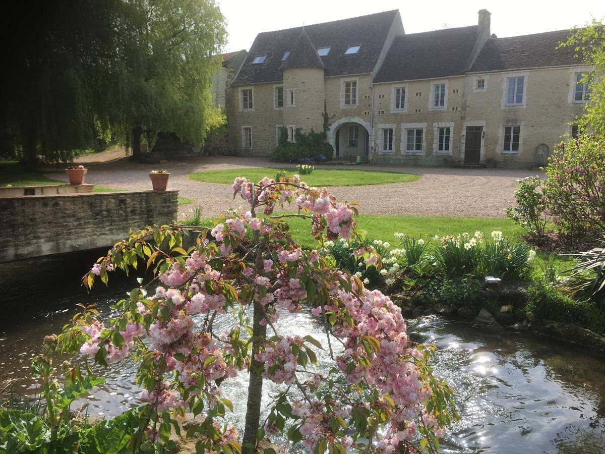 Six-Bedroom House in Ernes, Région de Caen