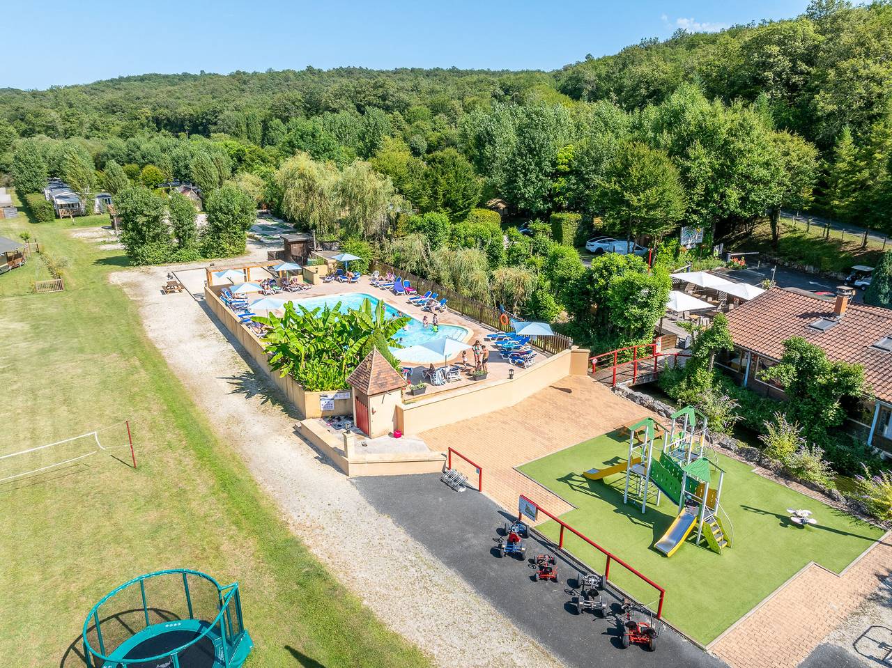 Camping Le Pont de Mazerat 4* in Tamniès, Périgord Noir