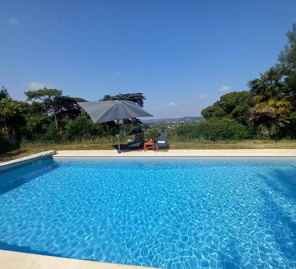 Chambre d'étape et Gîte de séjour- Domainesalamandre-fr - Piscine, Nature, Gr65 et Télétravail in Lauzerte, Quercy