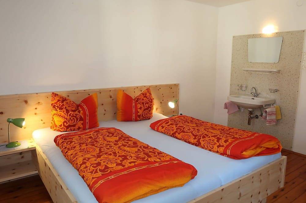 Wunderbares alleinstehendes Ferienhaus mit  W-Lan, privatem Pool, Tv und Terrasse in Serfaus, Serfaus-Fiss-Ladis