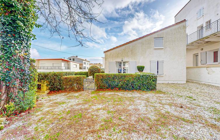 Gîte pour 4 personnes, avec terrasse dans Plage du Chay - 2