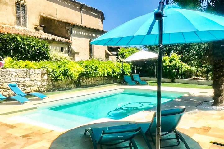 Location de vacances pour 15 personnes, avec jardin et terrasse, animaux acceptés à Castet-Arrouy