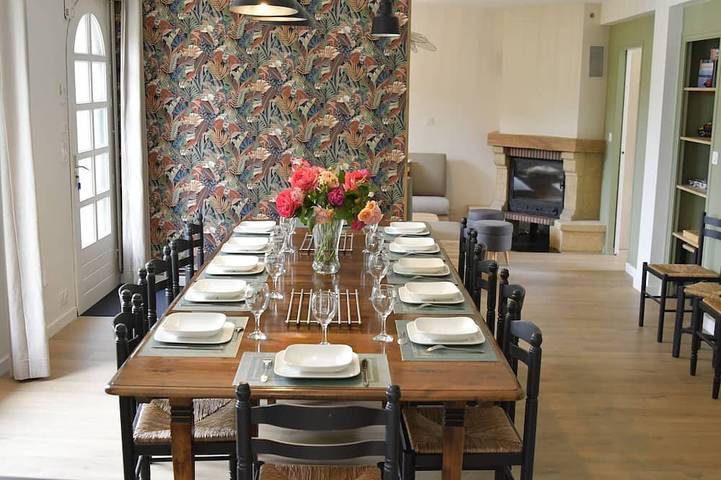 Location de vacances pour 12 personnes, avec jardin à La Boussac