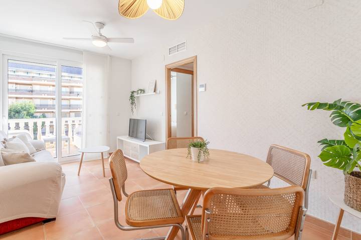 Apartamento entero, Apartamento 'Juan De La Cierva Playa' con vistas al mar, Wi-Fi y aire acondicionado in Platja de l'Horta-Mutxavista (San Juan Playa), San Juan Playa (Alicante)