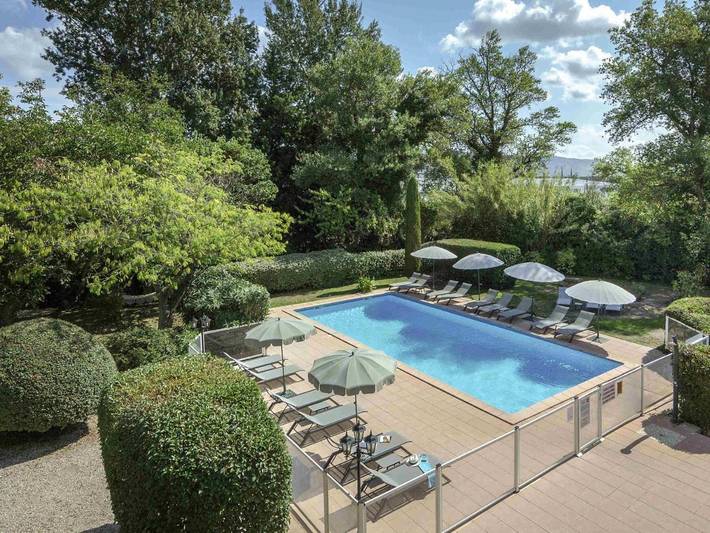 Hôtel pour 3 personnes, avec jardin ainsi que piscine et vue