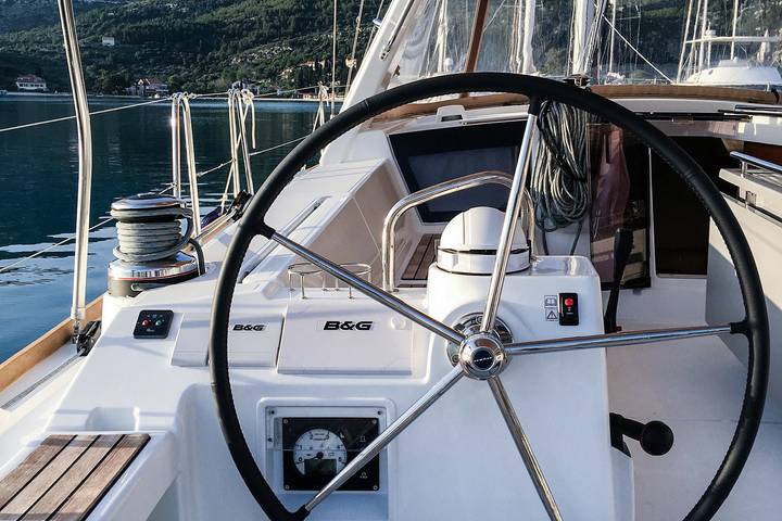 Bateau pour 6 personnes, avec jacuzzi dans Tivat - 3