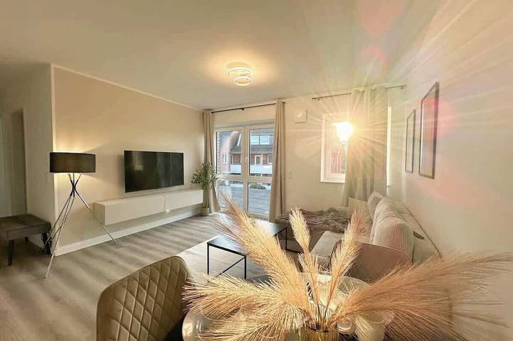 Ganze Wohnung, 2Br - Wohnung | Parkplatz | Haustiere ok in Henstedt-Ulzburg, Kreis Segeberg