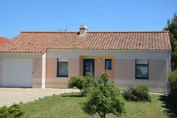 Gîte pour 4 personnes, avec terrasse et jardin à La Plaine-sur-Mer