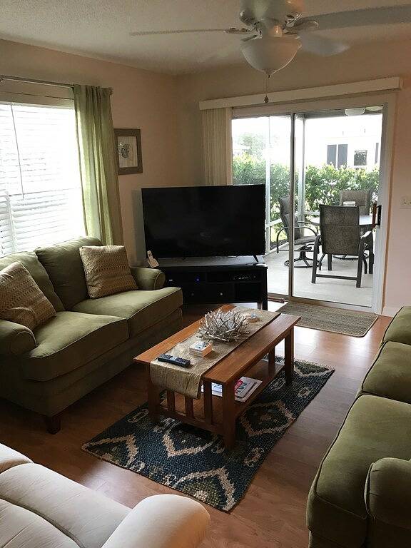 Der Herbst ist wunderschön in The Villages! Nizza 2 Schlafzimmer, 2 Badezimmer nach Hause mit Golfwagen! in The Villages, Sumter County