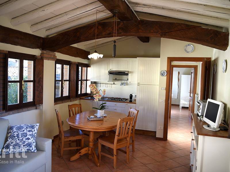 Tritt — Ferienwohnung für 2 Personen, umgeben von zahlreichen Weinreben in Monticelli Brusati in Monticelli Brusati, Gardasee-Berge