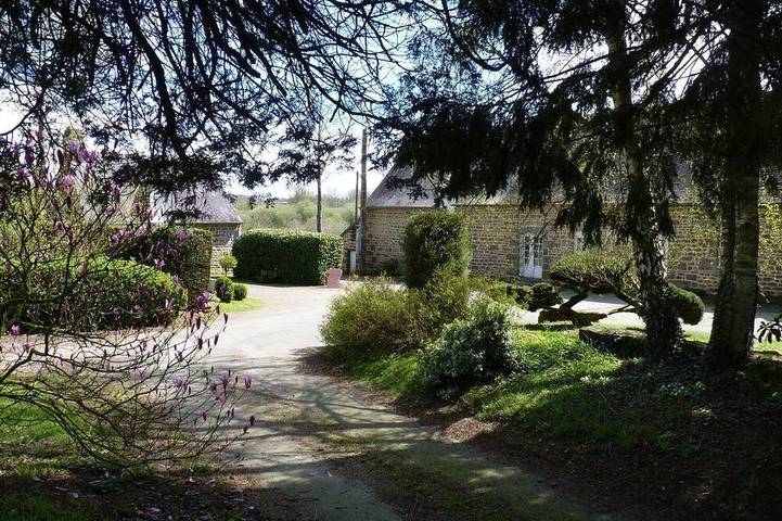 Location de vacances pour 6 personnes, avec jardin à Saint-Étienne-en-Coglès