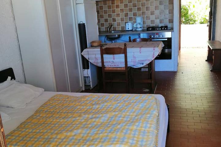 Gîte pour 2 personnes, avec piscine ainsi que balcon et jardin à Linguizzetta - 2