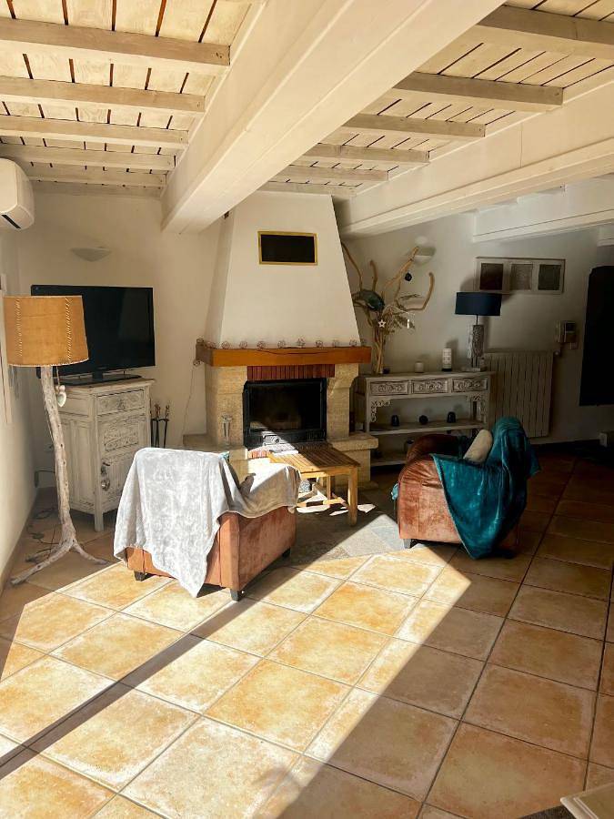 Appartement entier, Three-Bedroom Standard Apartment in Sainte-Tulle, Parc naturel régional du Luberon