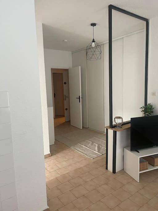 Appartement entier, One-Bedroom Apartment in Port-de-Bouc, Côte méditerranéenne (France)