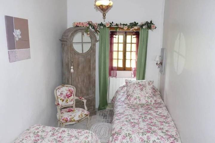 Location de vacances pour 12 personnes, avec piscine ainsi que jardin et jacuzzi à Saou - 2