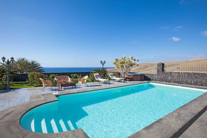 Ferienhaus für 6 Personen, mit Garten und Pool sowie Meerblick in Puerto Calero Marina - 2