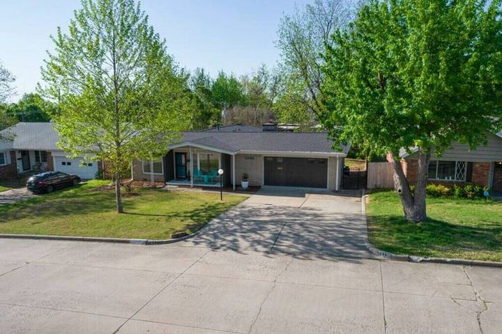 Vacation rental for 8 people, with yard, with pets in Tulsa