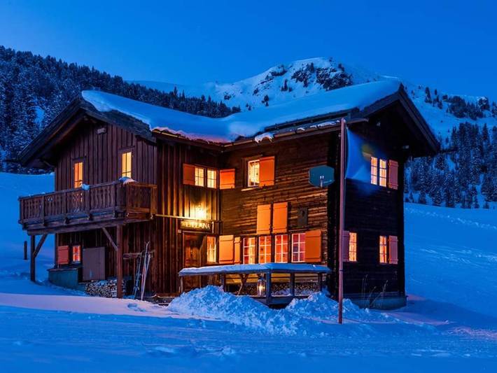 Hütte für 8 Personen, mit Balkon und Terrasse sowie Garten in Arosa